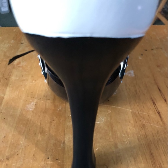 Chicago Bears High Heel Shoe Bottle Holder - Picture 2 of 5